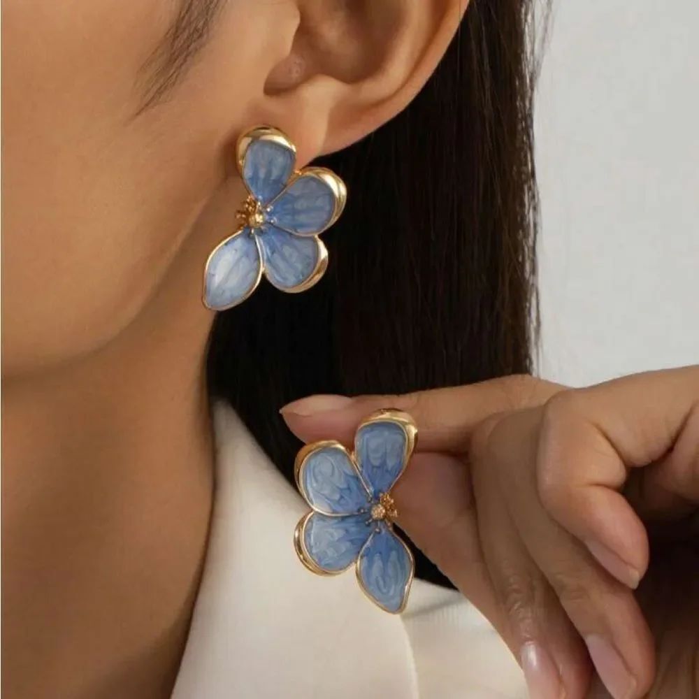 Flower statement Earrings Q41 - Picture 3 of 8